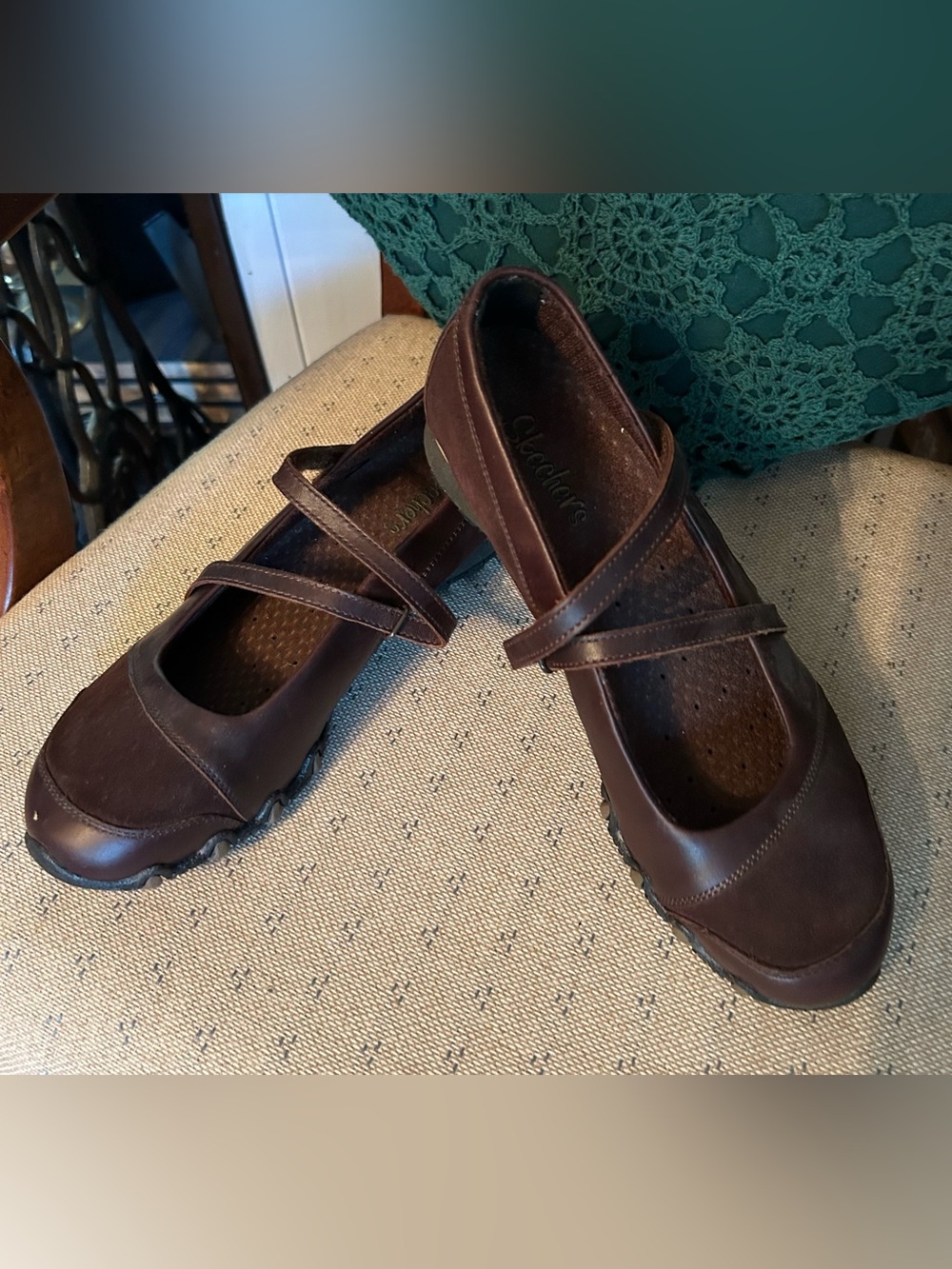 Skechers Leather and Suede Shoe 8.5